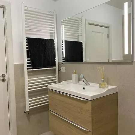 Sweis Apartment - Mamaia Nord Apartmán *